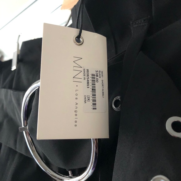 Paper bag waist skirt with large belt buckle - Picture 4 of 5